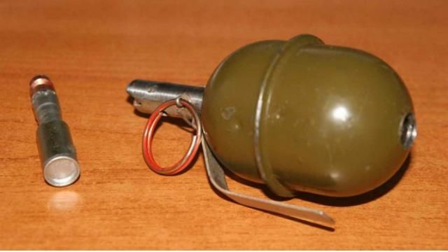 Киянці кинули у двір гранату Киянці кинули у двір гранату