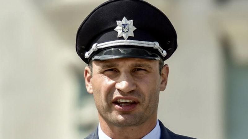 Кличко эпично оконфузился на радио магическими "пенделями" и подкоченными носками Кличко эпично оконфузился на радио магическими "пенделями" и подкоченными носками