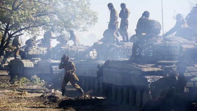 Российские наемники взбунтовались в Новоазовске: хотят денег и угрожают сжечь танки