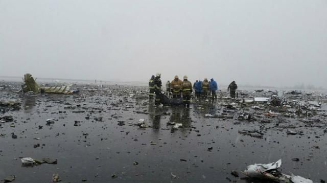 З’явилися нові фото та відео з місця катастрофи у Ростові 