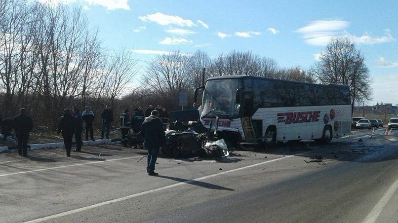 Смертельна аварія на Волині: машина перетворилась у купу металобрухту (Фото 18+)