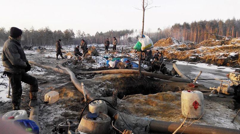 На Рівненщині викрили керівництво поліції, яке "кришувало" видобуток бурштину