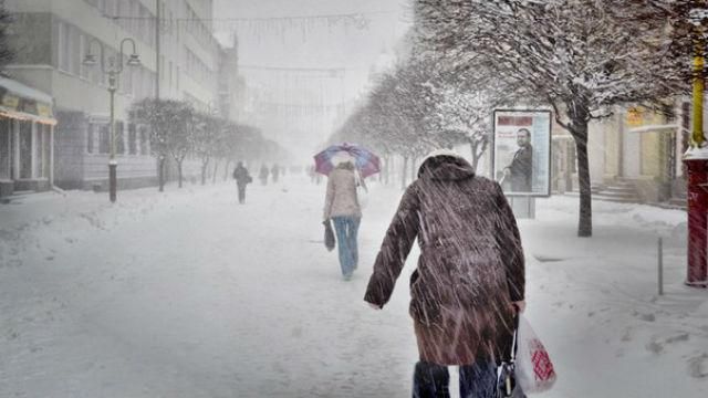 Вітер, мороз і снігопади – в Україну повертається зима