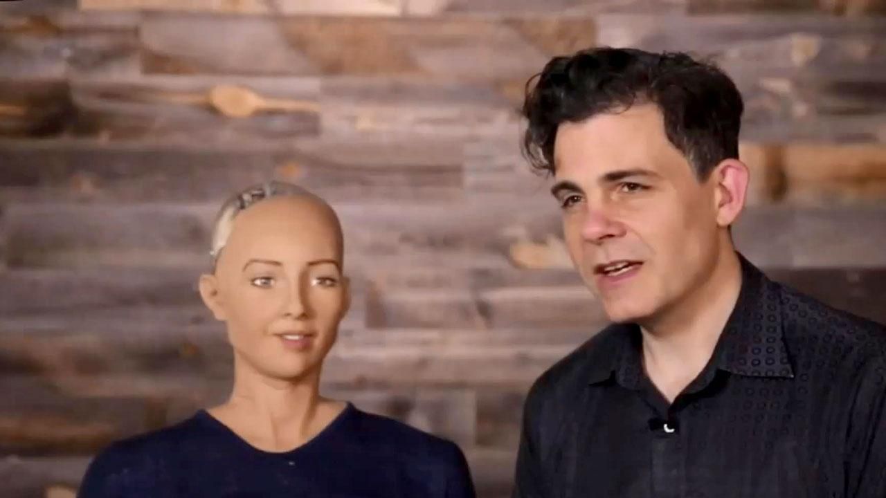 Вчений створив людиноподібного робота Вчений створив людиноподібного робота