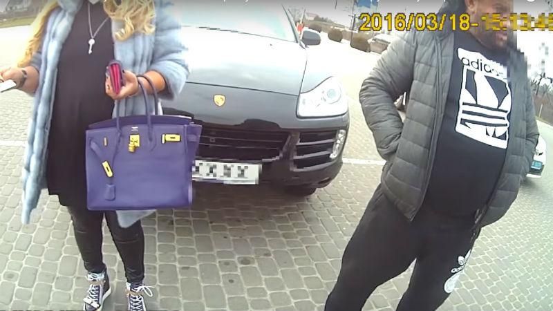 Рагулі — саркастична карикатура на львівську парочку, що нахамила поліції Рагулі — саркастична карикатура на львівську парочку, що нахамила поліції