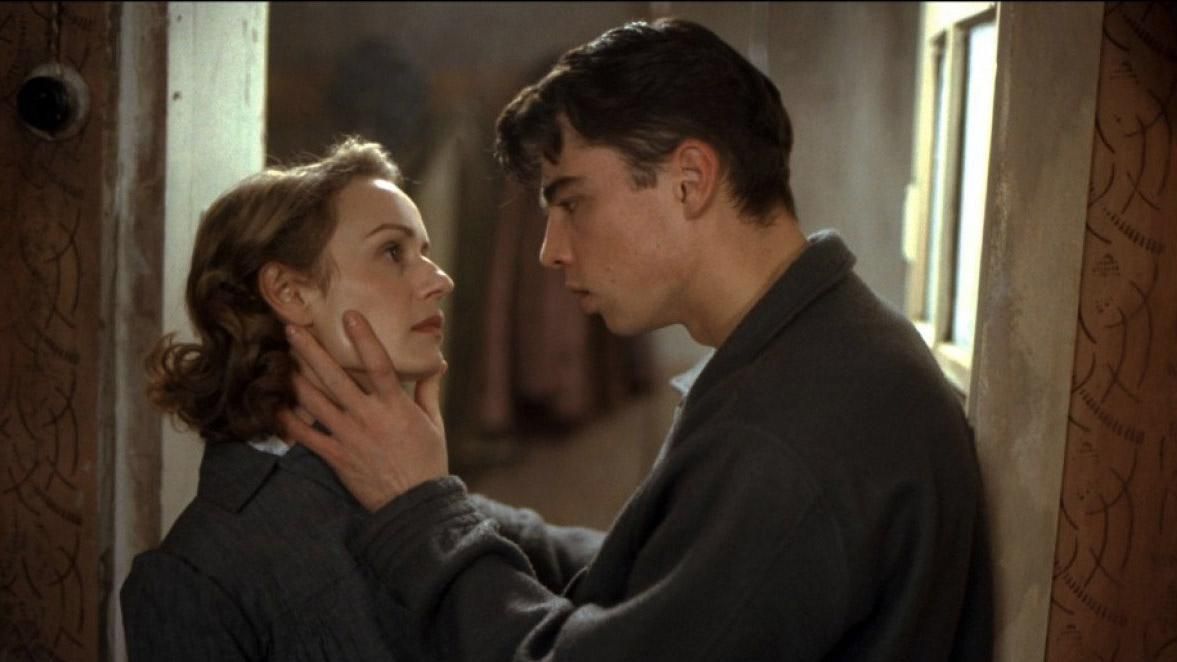 Фільм дня. "Схід–Захід" – драма про страшну долю радянських емігрантів Фільм дня. "Схід–Захід" – драма про страшну долю радянських емігрантів