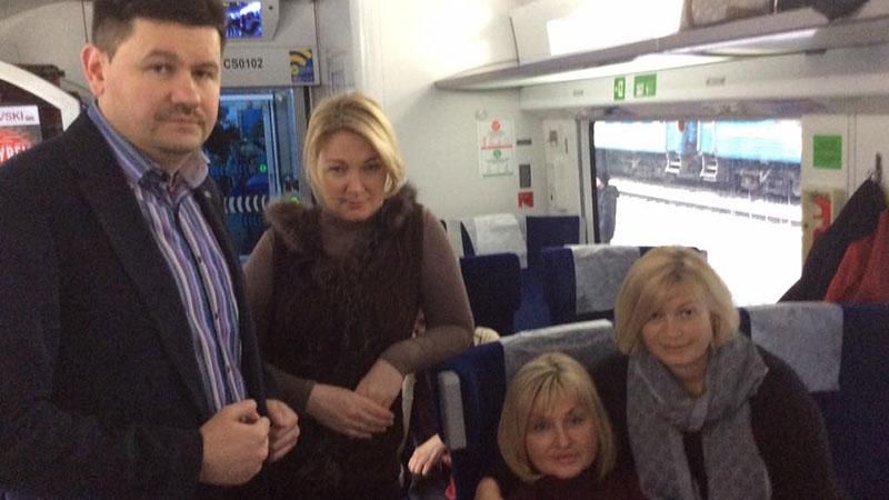 Пресс-секретарь Порошенко с группой депутатов отправился в Россию Пресс-секретарь Порошенко с группой депутатов отправился в Россию