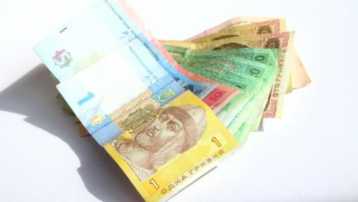 Яценюк обещает повысить зарплаты и пенсии в мае Яценюк обещает повысить зарплаты и пенсии в мае