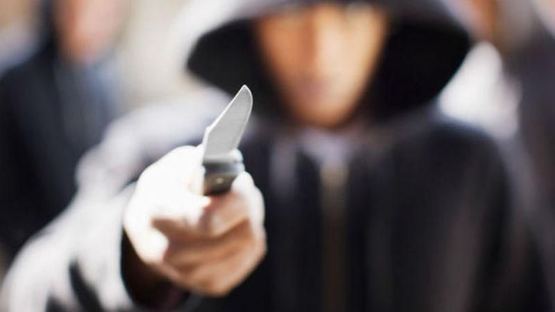 Иностранец в Борисполе напал на патрульных с ножом