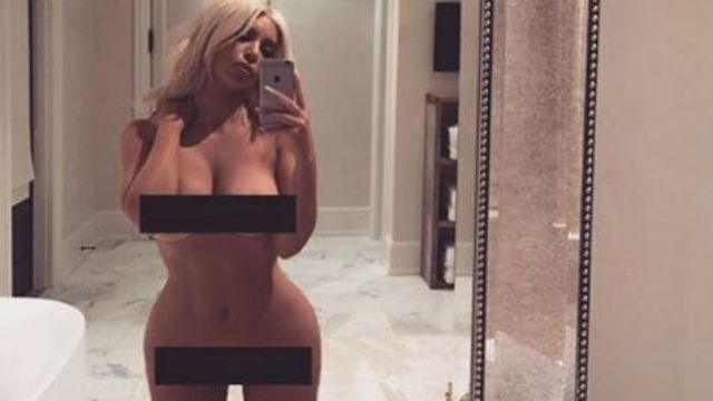 Задала тренд. Девушки голыми фотографируются у откровенного мурала Кардашьян Задала тренд. Девушки голыми фотографируются у откровенного мурала Кардашьян