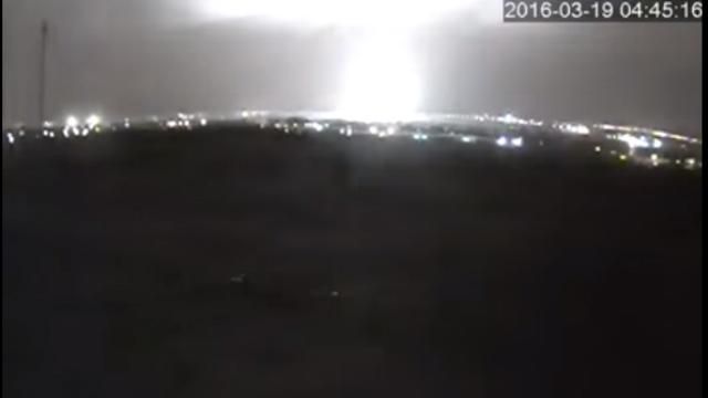 Стрімке падіння і яскравий вибух: з'явилось нове відео авіакатастрофи у Ростові