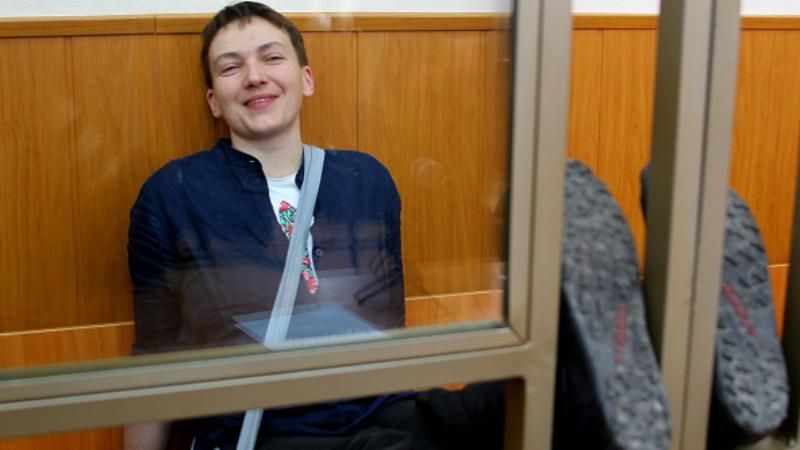 Навпроти Кремля розгорнули гігантський плакат на підтримку Савченко: з’явились фото Навпроти Кремля розгорнули гігантський плакат на підтримку Савченко: з’явились фото