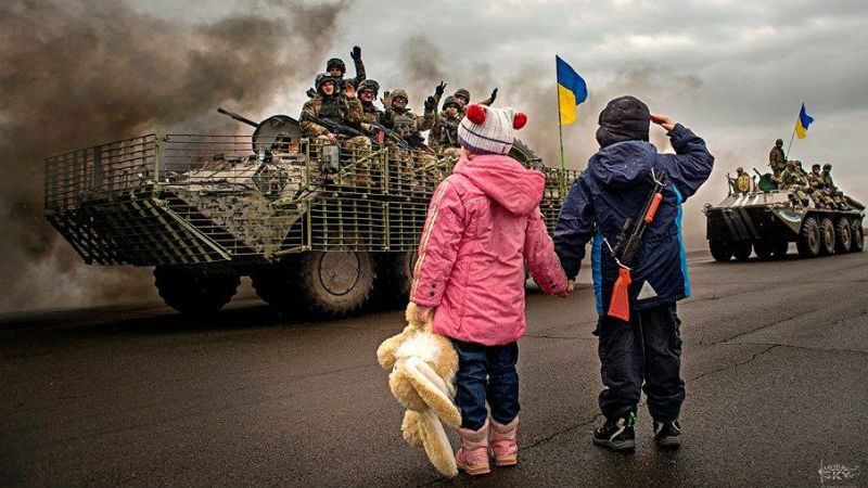 Фото дня. Міноборони розчулило знімками "дітей війни"