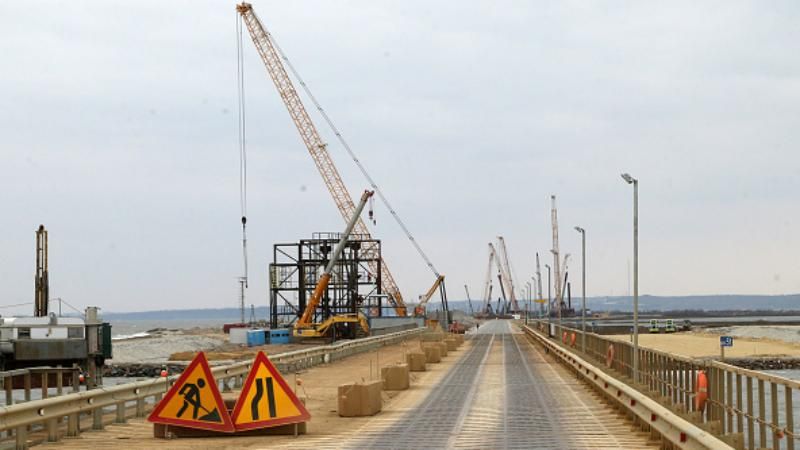 Турецьке судно врізалось в недобудований Керченський міст: у мережі бачать "руку Ердогана"