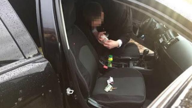 Підполковник СБУ "кришував" видобуток бурштину на Рівненщині Підполковник СБУ "кришував" видобуток бурштину на Рівненщині