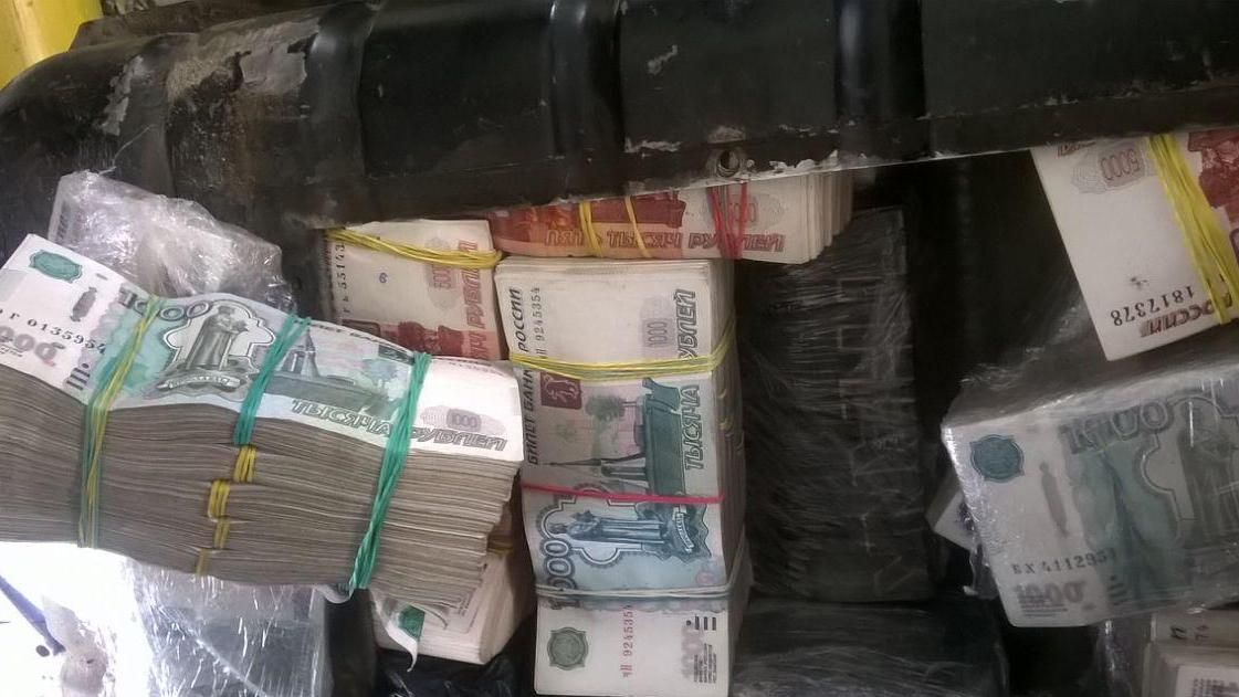 Українець намагався вивезти в Росію майже 150 мільйонів рублів Українець намагався вивезти в Росію майже 150 мільйонів рублів