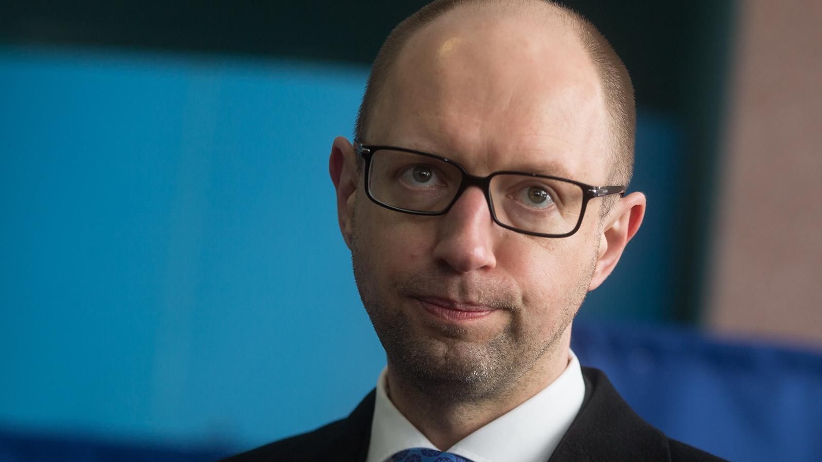 Яценюк просит поддержать его правительство, или искать 226 голосов за новый Кабмин Яценюк просит поддержать его правительство, или искать 226 голосов за новый Кабмин