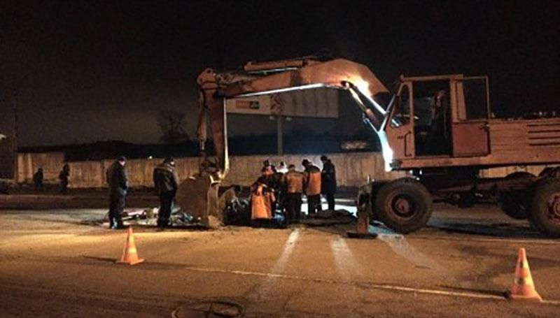 В Харькове посреди дороги прорвало газопровод