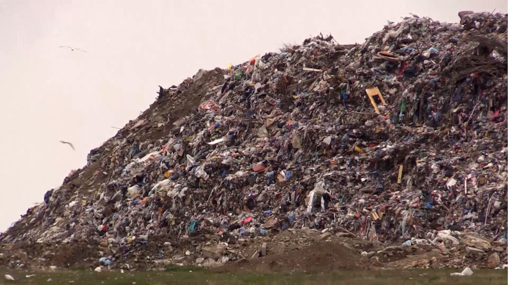 "Гори" сміття: чому окупований Крим ще не рік потерпатиме від загрозливих звалищ "Гори" сміття: чому окупований Крим ще не рік потерпатиме від загрозливих звалищ