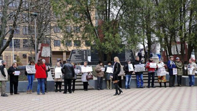 В российском городе устроили акцию в поддержку Савченко В российском городе устроили акцию в поддержку Савченко