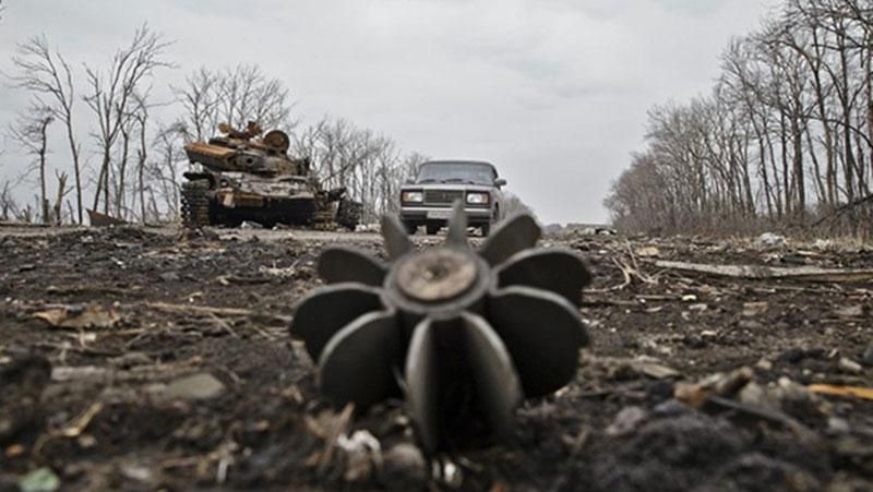 Террористы обстреляли позиции АТО в Марьинке: есть убитый и раненые