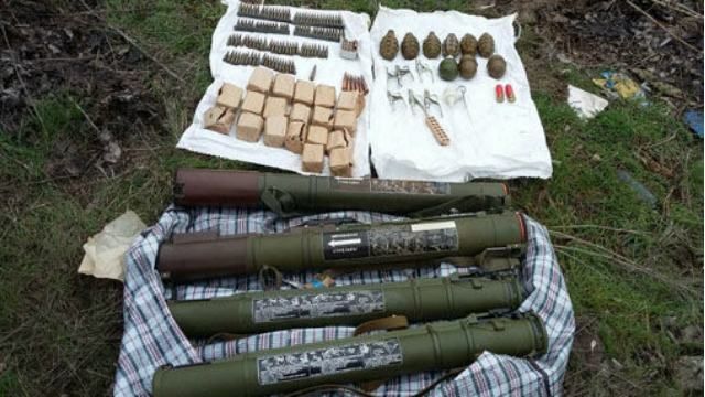 Брошенную сумку с гранатами нашли в Мариуполе