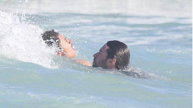 Известный актер спас людей от шторма: появились фото и видео Известный актер спас людей от шторма: появились фото и видео