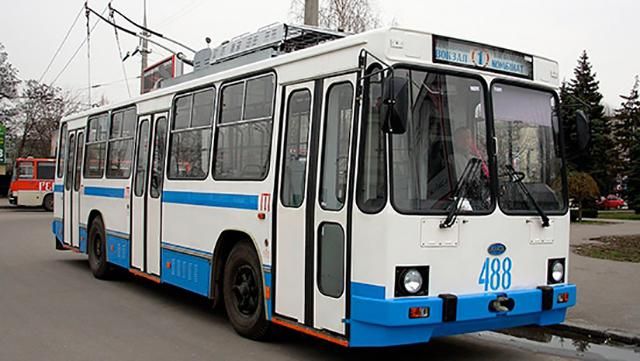 В Херсоне водители троллейбусов отказались выходить на работу В Херсоне водители троллейбусов отказались выходить на работу