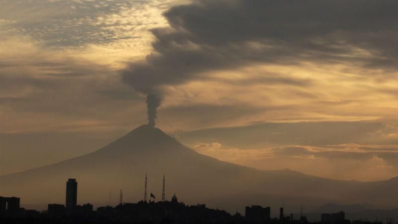 Прокинувся один із найбільших вулканів світу: з'явилися фото та відео