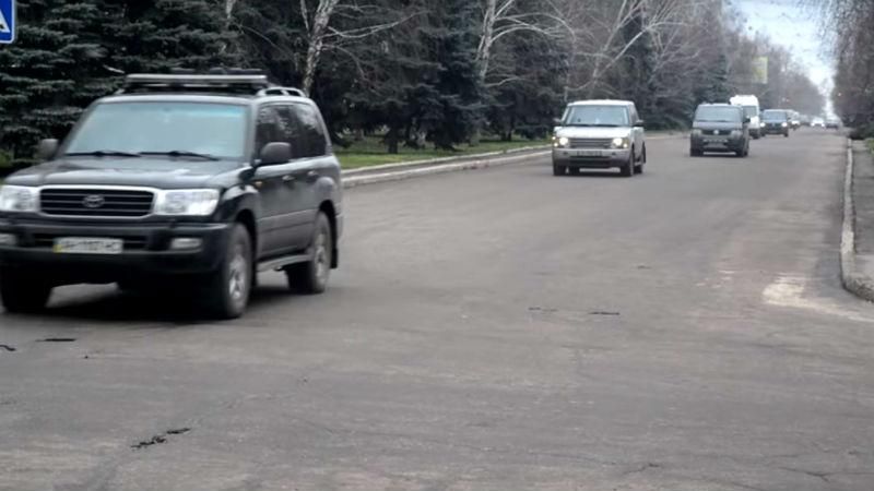 Порошенко приїхав на Донбас з довгим  кортежем – опублікували відео