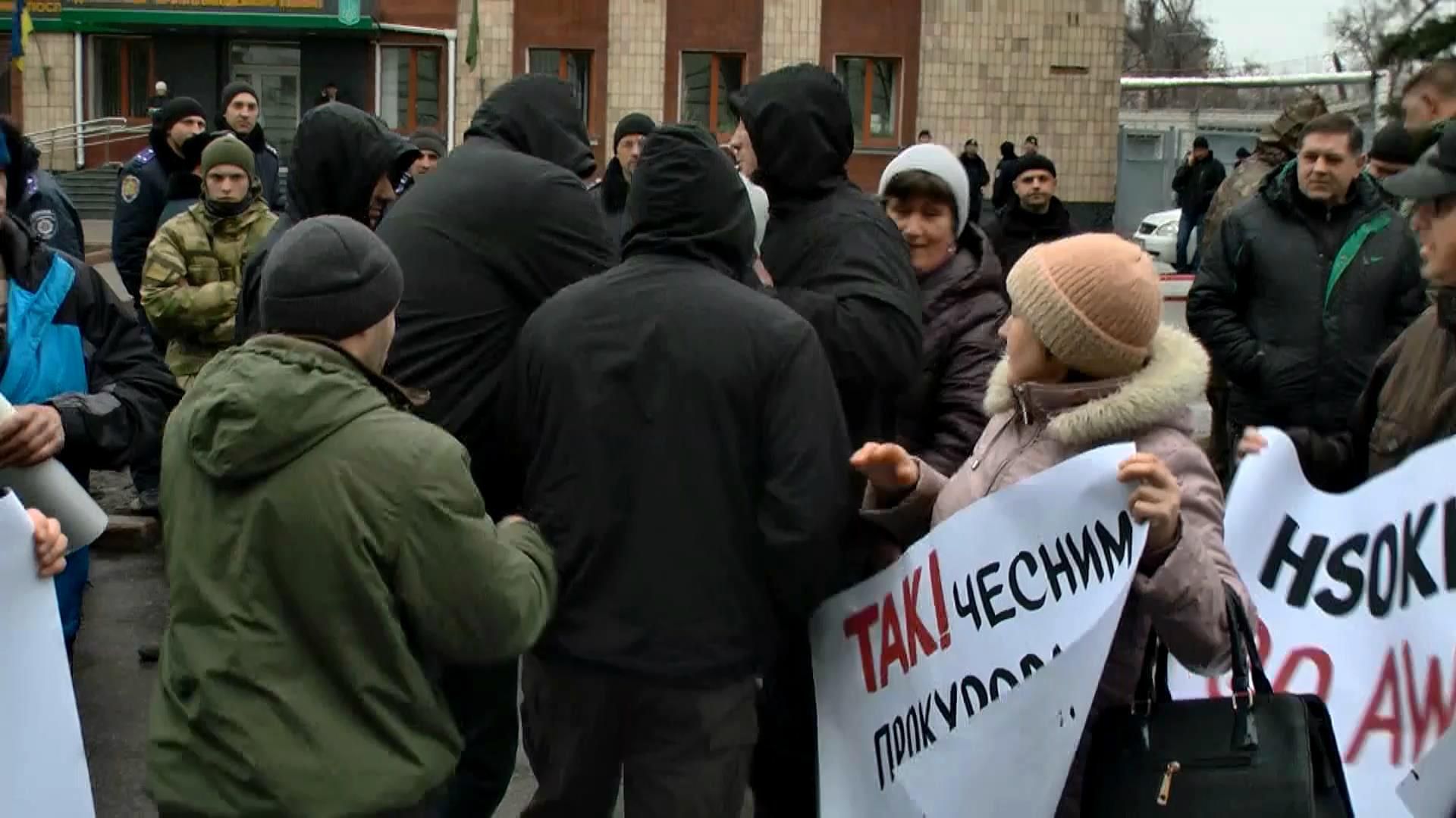 Активісти побилися на мітингу за відставку Шокіна у Харкові