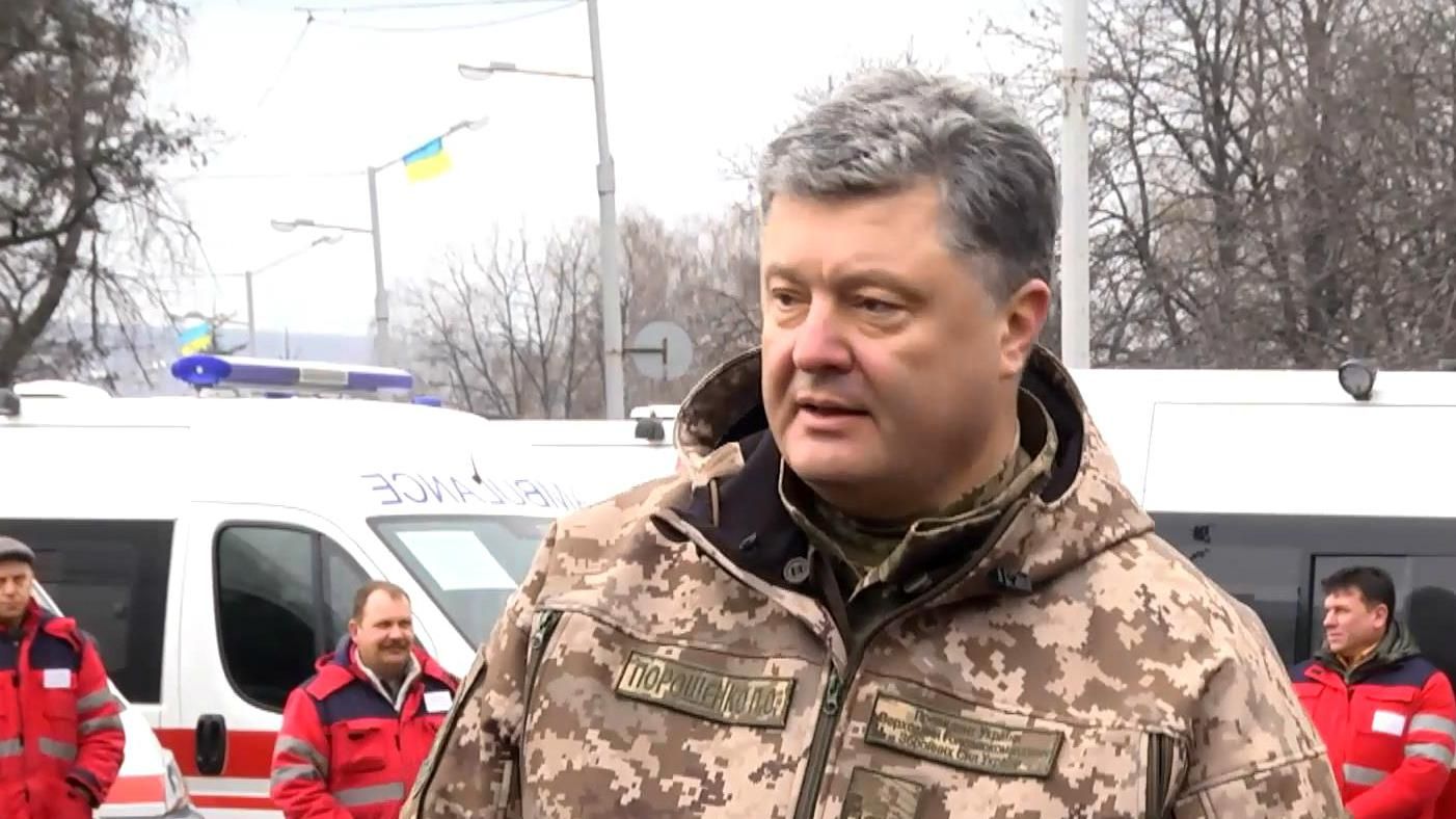 Порошенко в Краматорске: визит в лучших традициях "вождизма" Порошенко в Краматорске: визит в лучших традициях "вождизма"