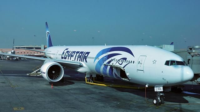 На борту похищенного в Египте самолета есть бомба, — СМИ На борту похищенного в Египте самолета есть бомба, — СМИ