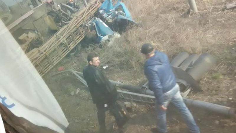 Пасажирський потяг протаранив вантажівку Пасажирський потяг протаранив вантажівку