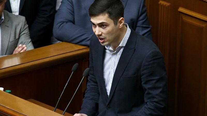 Екс-депутат Фірсов влаштував бійку в Раді: опубліковані фото Екс-депутат Фірсов влаштував бійку в Раді: опубліковані фото