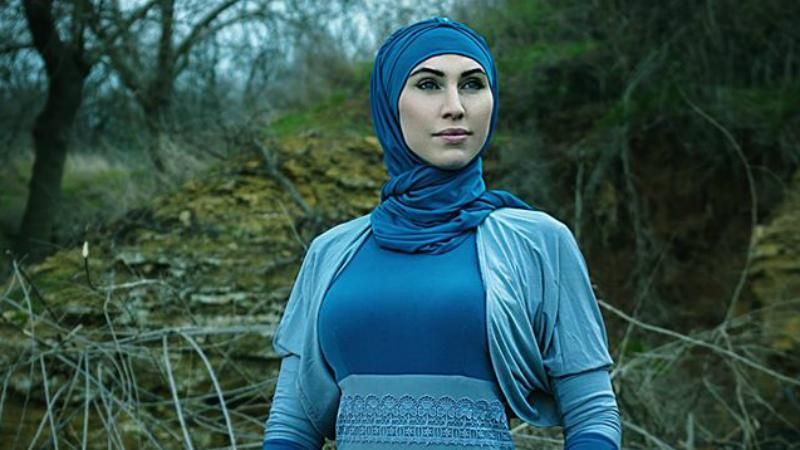 Женщина в хиджабе: чеченская снайпер, что воюет за Украину, поразила женственной фотосессией