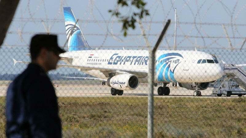 Пассажиры угнанного самолета вернулись в Египет - 30 марта 2016 - Телеканал новин 24
