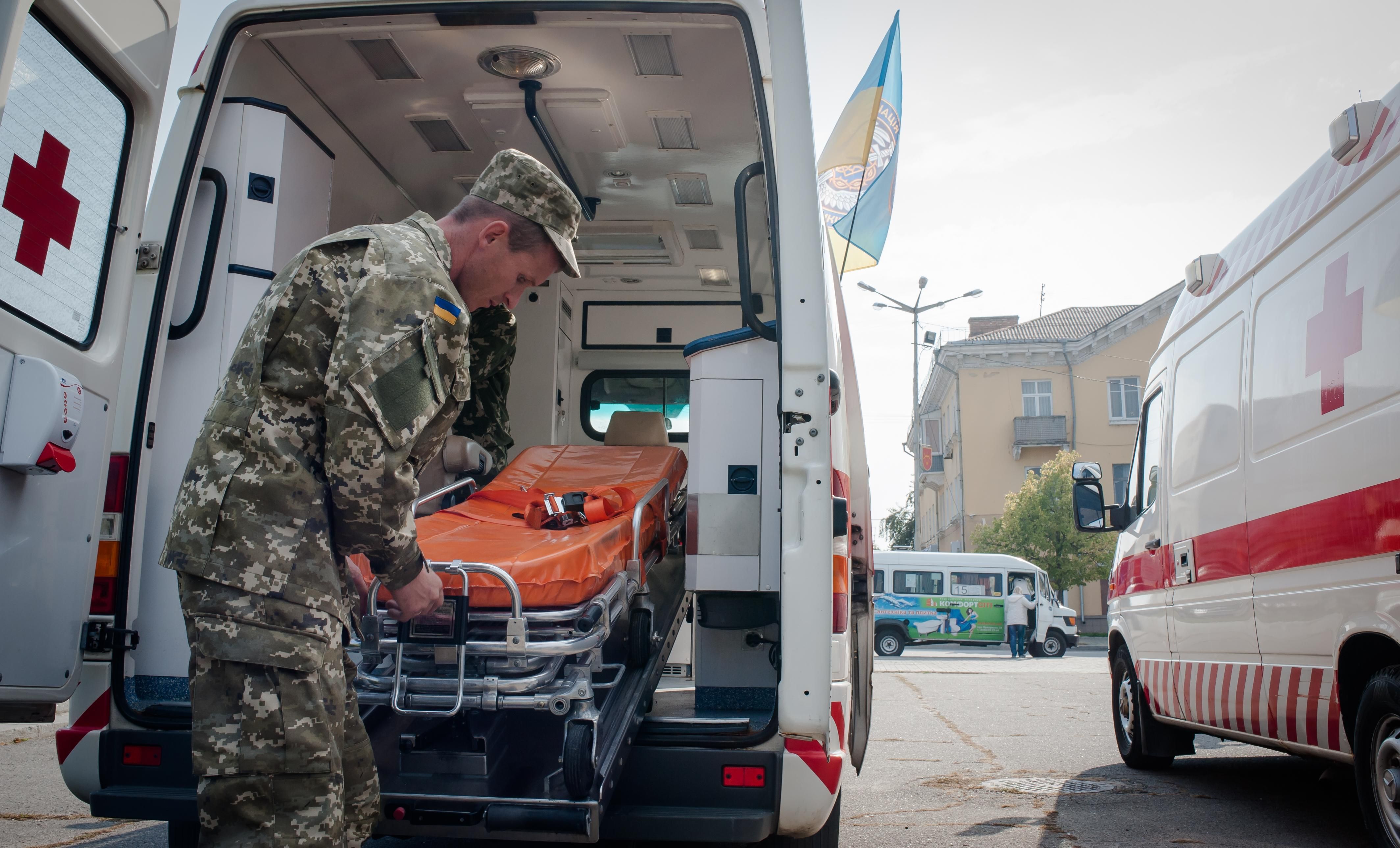 Боєць АТО мало не загинув на вокзалі в Києві Боєць АТО мало не загинув на вокзалі в Києві