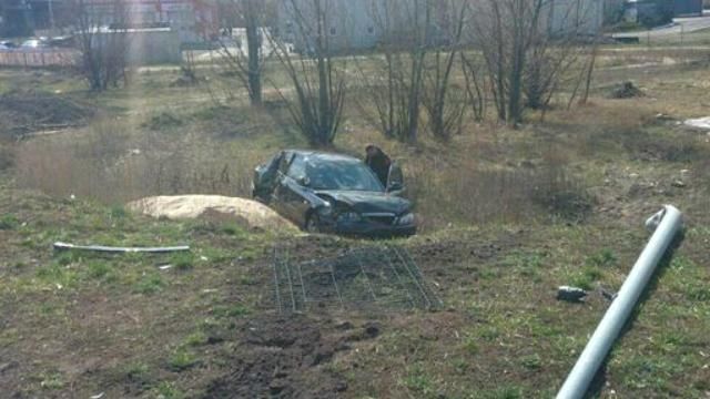 Винуватець ДТП встиг випити майже пляшку горілки перед приїздом поліції Винуватець ДТП встиг випити майже пляшку горілки перед приїздом поліції