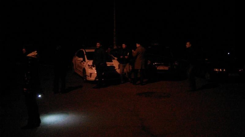 Появились первые кадры с места взрыва у машины Парасюка Появились первые кадры с места взрыва у машины Парасюка