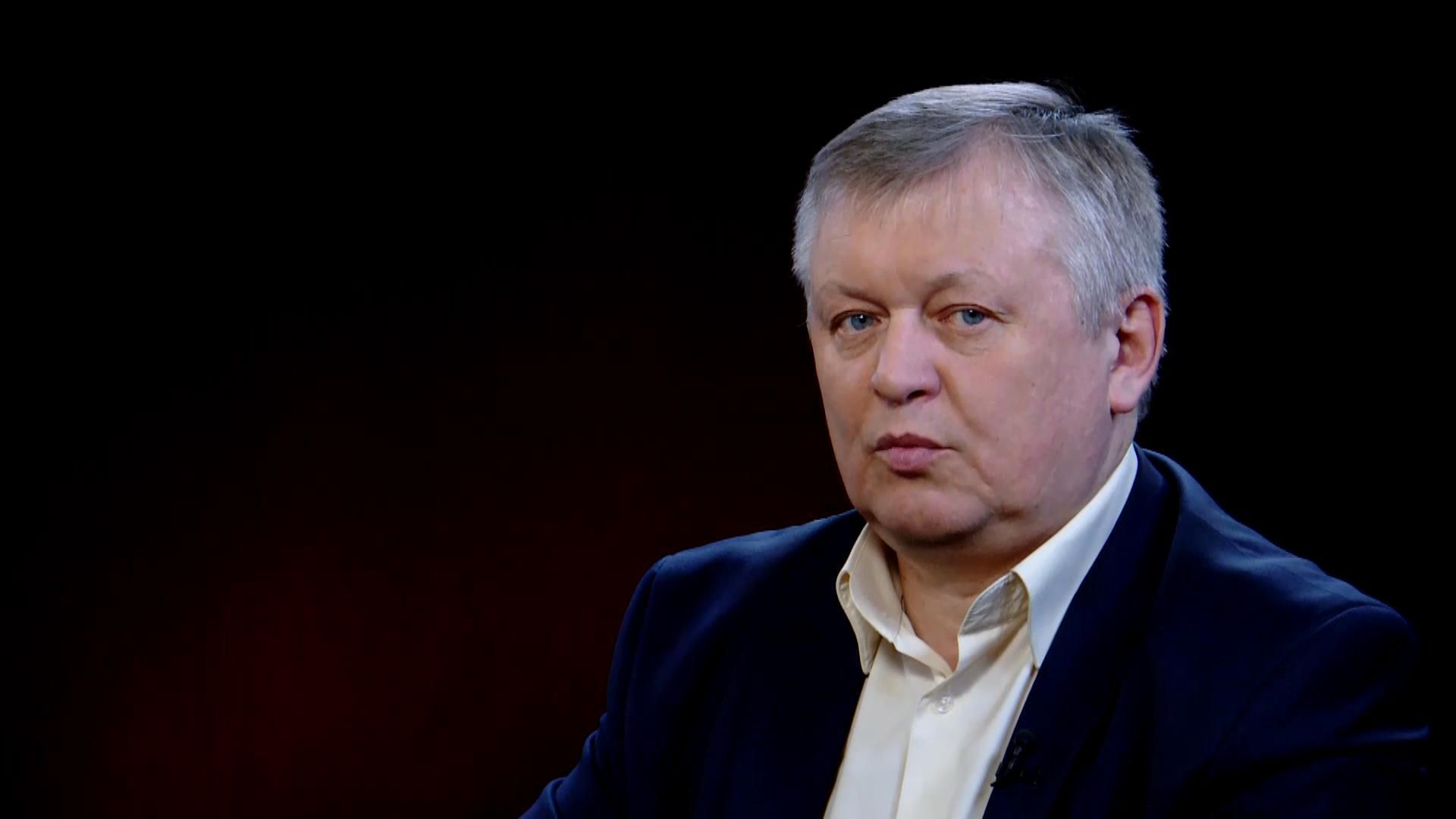 Нардеп розповів, чому Яценюк може лишитись у прем'єрському кріслі до вересня