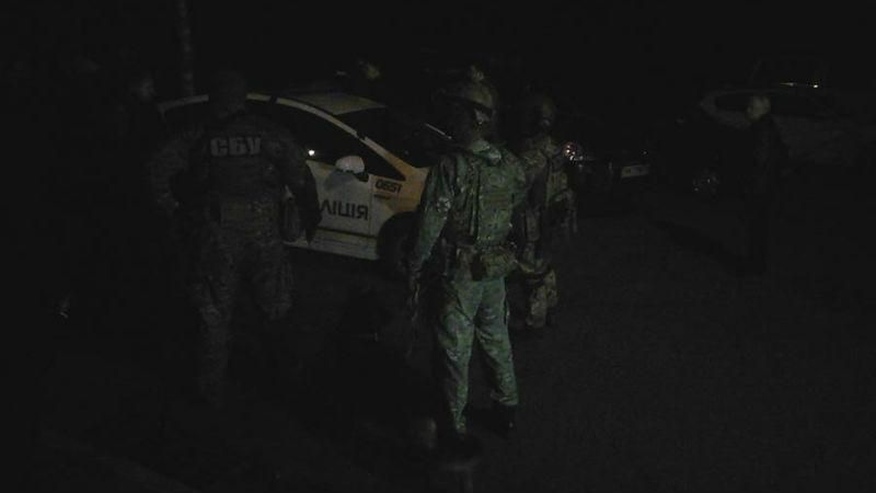 Вибух біля машини Парасюка: чому в соцмережах кепкують та ймовірні версії злочину Вибух біля машини Парасюка: чому в соцмережах кепкують та ймовірні версії злочину