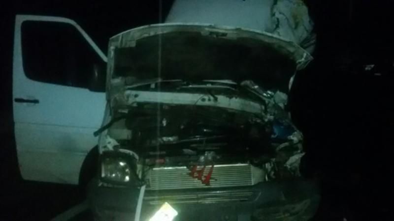 На Закарпатті фуру занесло на мікроавтобус із туристами: є загиблий і багато постраждалих На Закарпатті фуру занесло на мікроавтобус із туристами: є загиблий і багато постраждалих