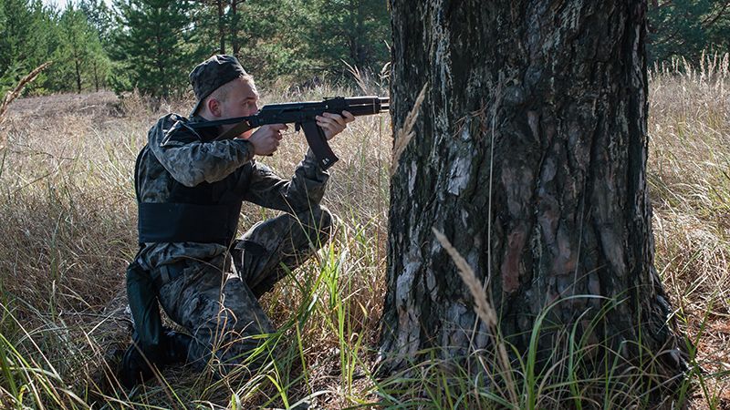 У військову частину на Чернігівщині пробирались фейкові диверсанти: пояснення Міноборони