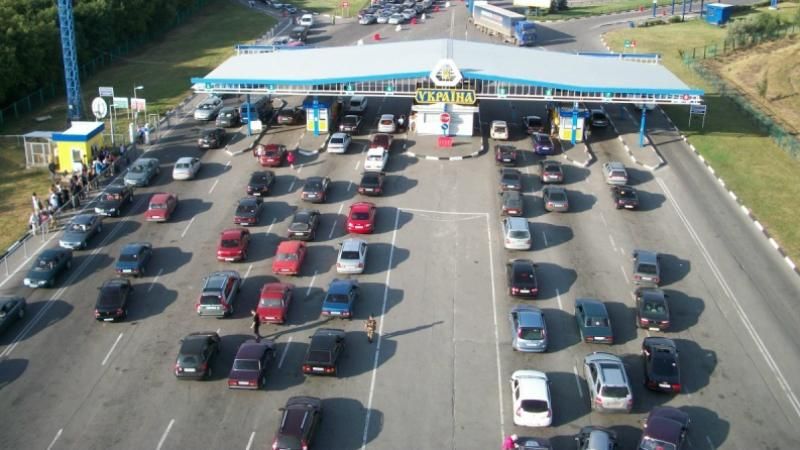 На західному кордоні України — велетенські черги На західному кордоні України — велетенські черги