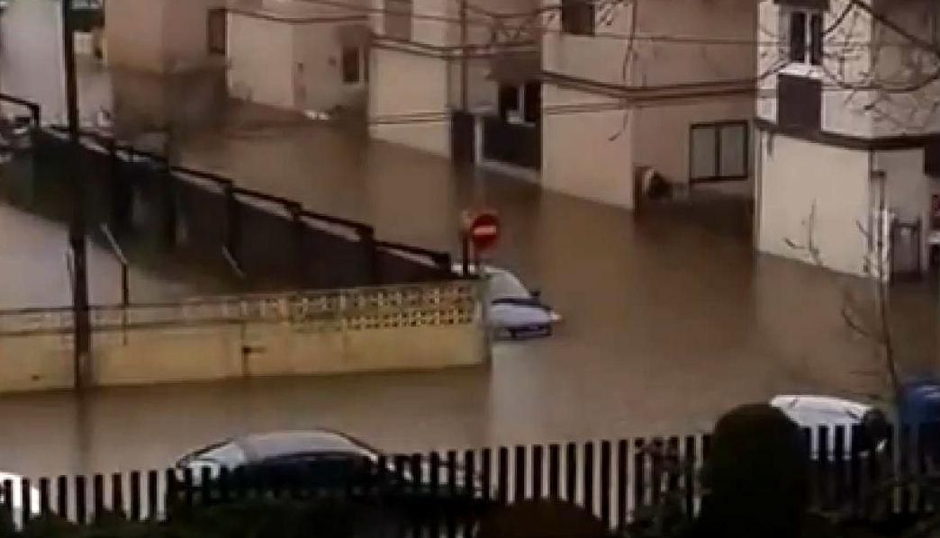 Большой снег и наводнения накрыли Испанию Большой снег и наводнения накрыли Испанию