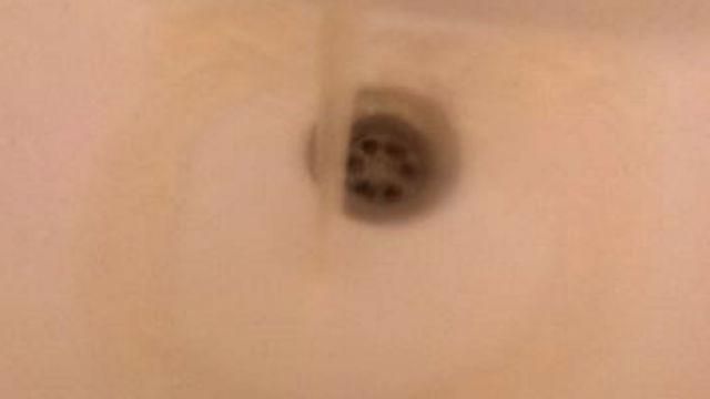 У крымчан вместо воды течет ярко-желтая жидкость У крымчан вместо воды течет ярко-желтая жидкость