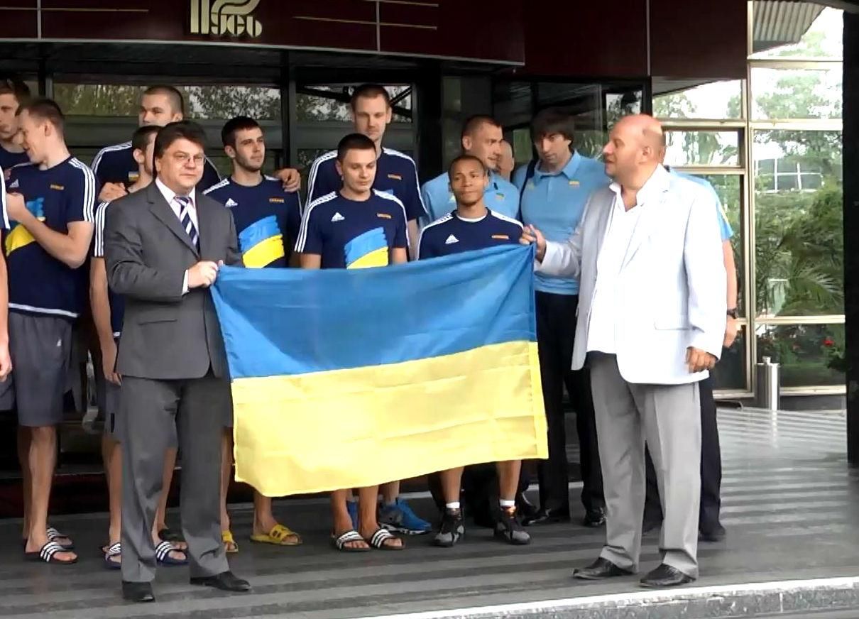 Міністр спорту особисто закликав Леня допомогти збірній України із баскетболу