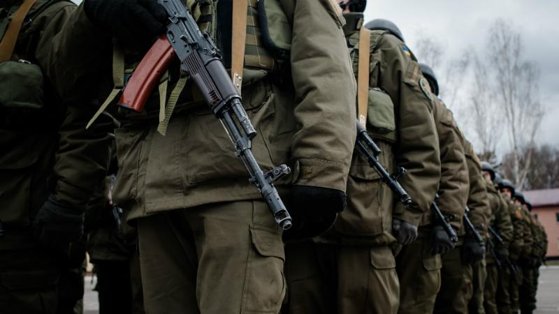 Летальное оружие надо не у Запада просить, а самим его изготавливать, — дипломат