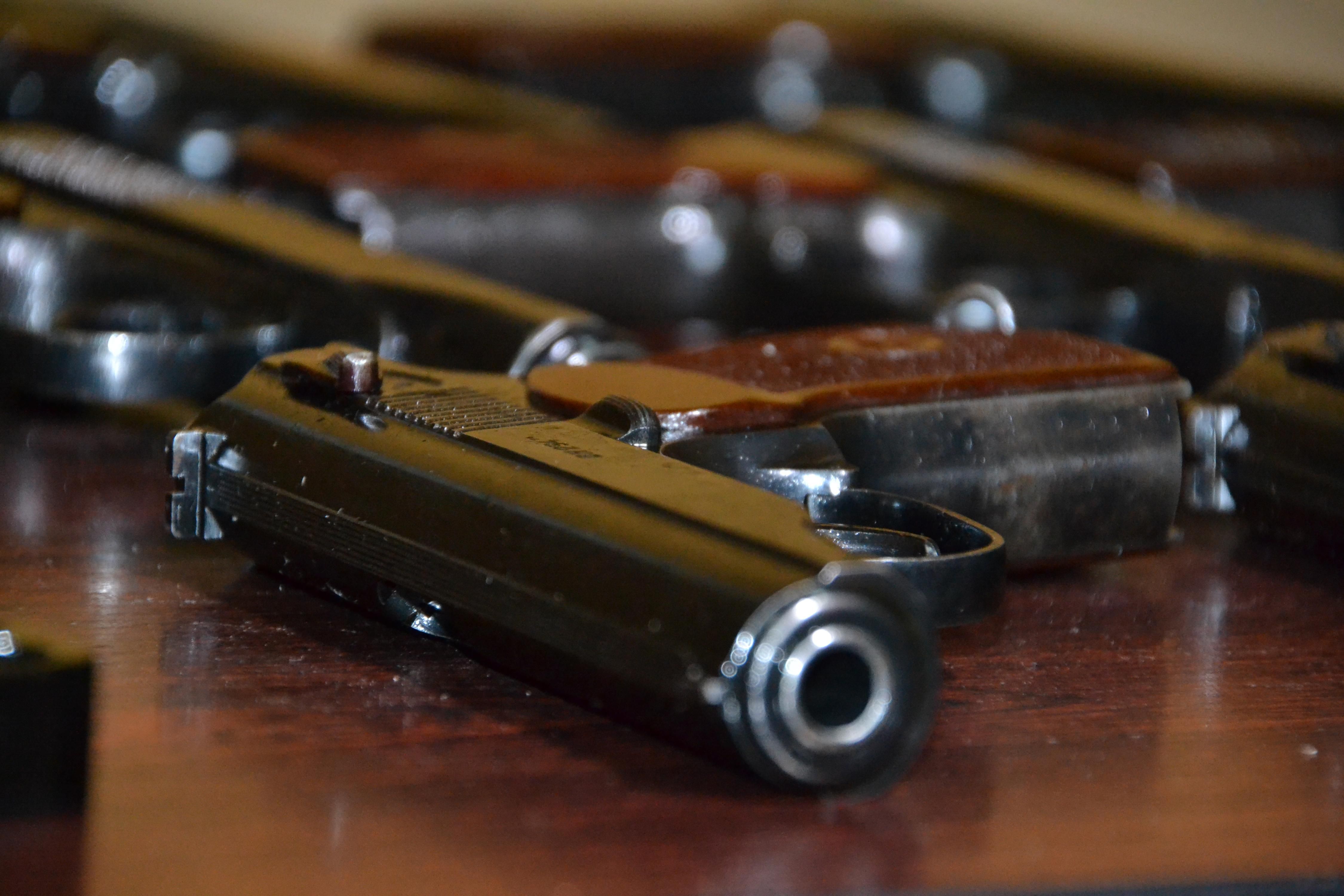 В Кременчуці біля школи стрілянина: є поранені В Кременчуці біля школи стрілянина: є поранені